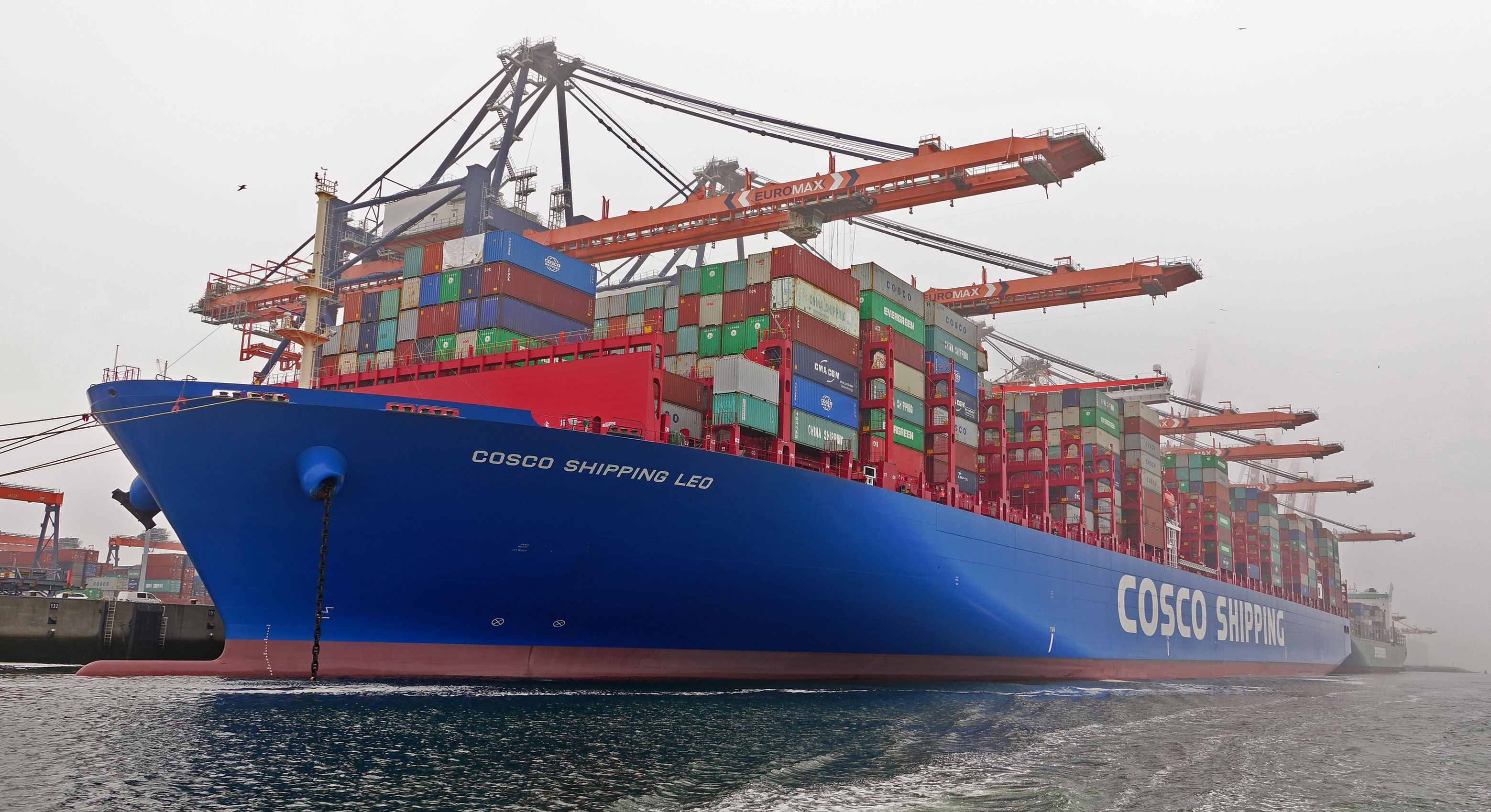 Buque portacontenedores COSCO Shipping en aguas del Caribe colombiano