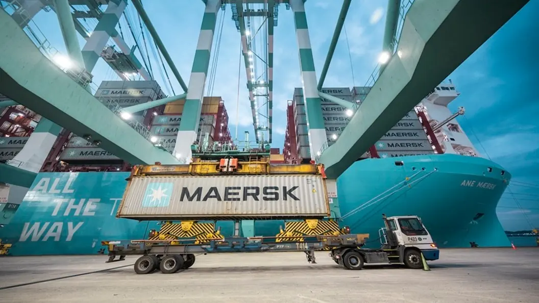Contenedores Maersk en puerto colombiano